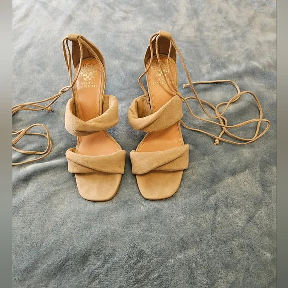 Vince Camuto Andrequa Sandal - Picture 8 of 13